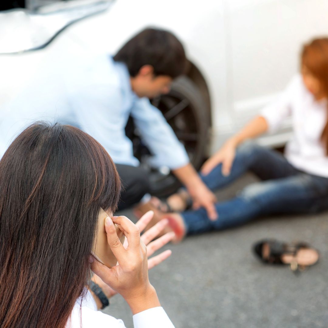 witness making a phone call in front of car accident