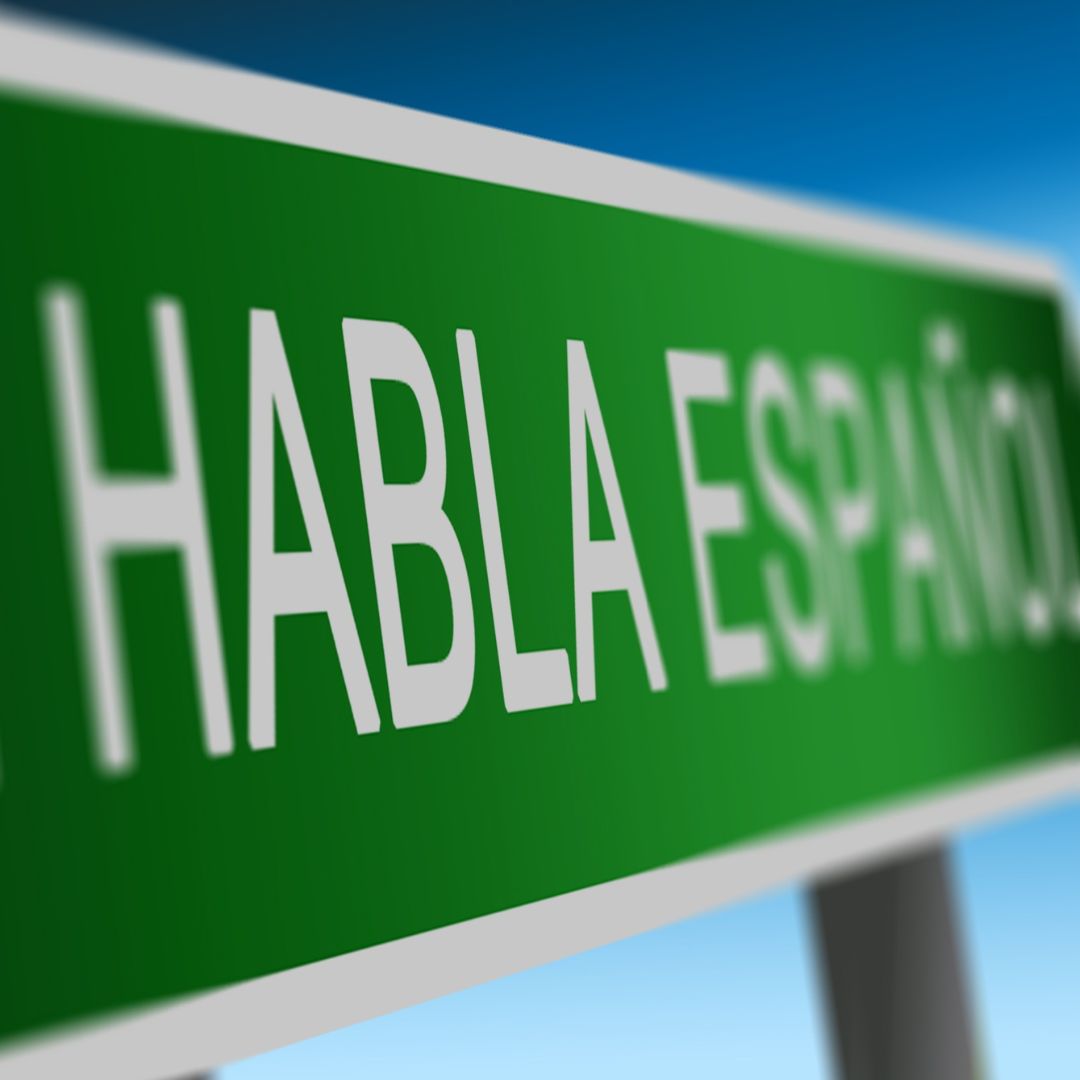 sign that says Habla Espanol 