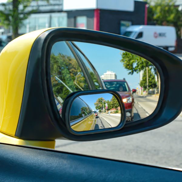 Side mirror showing a blind spot