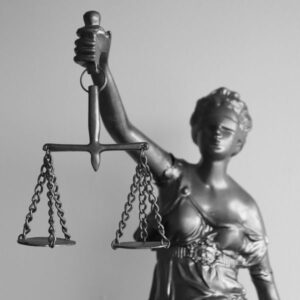 Una estatua de la dama de la justicia