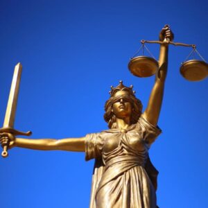 Una estatua de la dama de la justicia