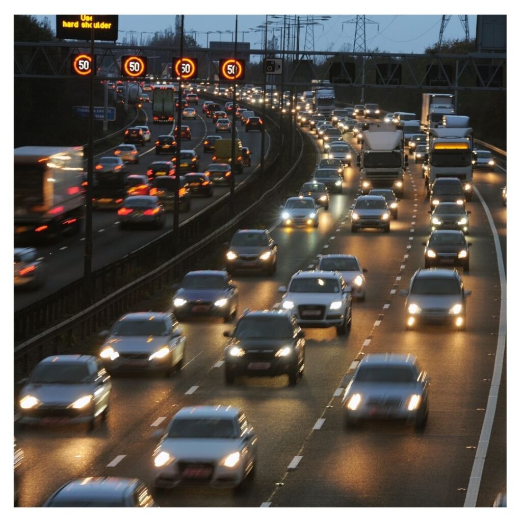 Coches en el tráfico