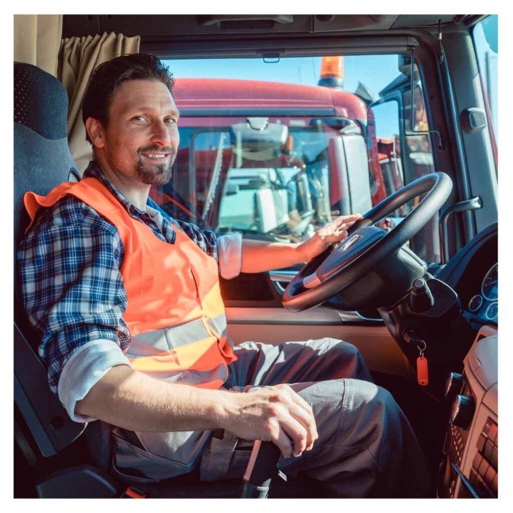 Un camionero sonriente