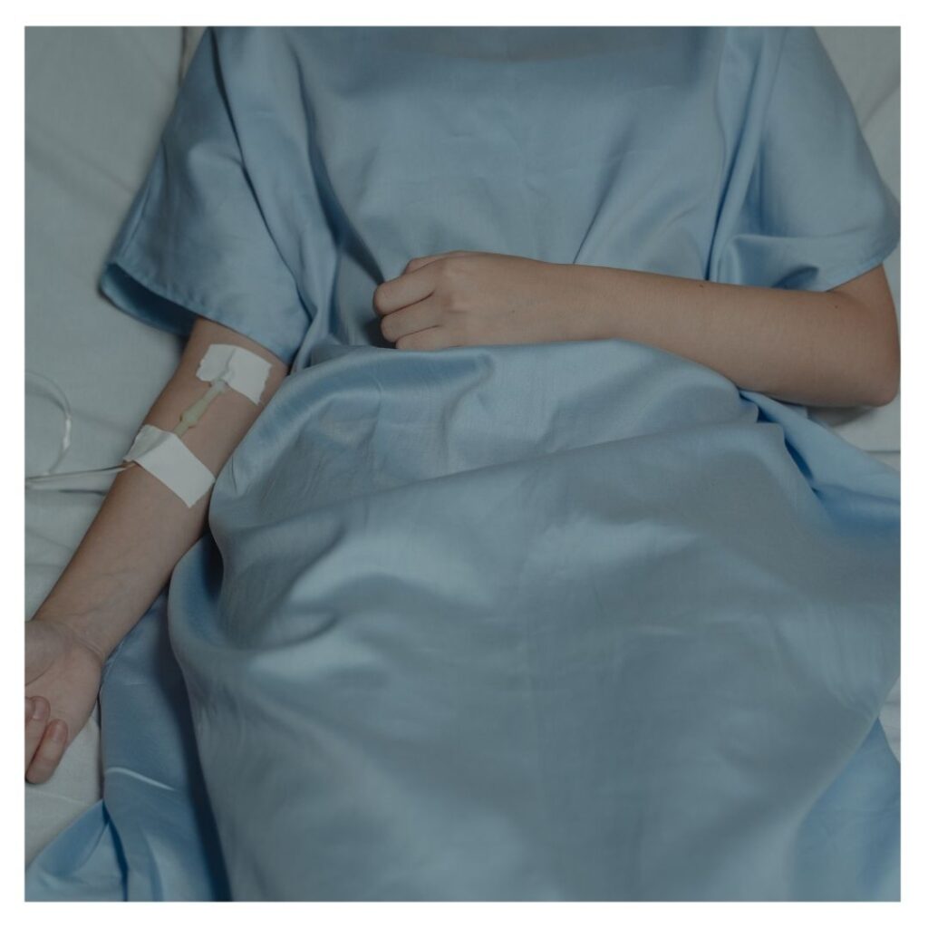 Una mujer en un hospital