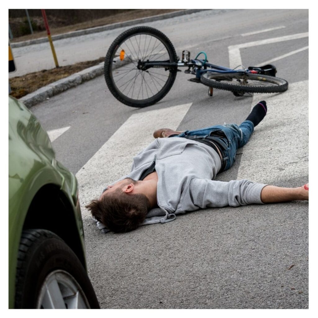 Una persona atropellada por un coche