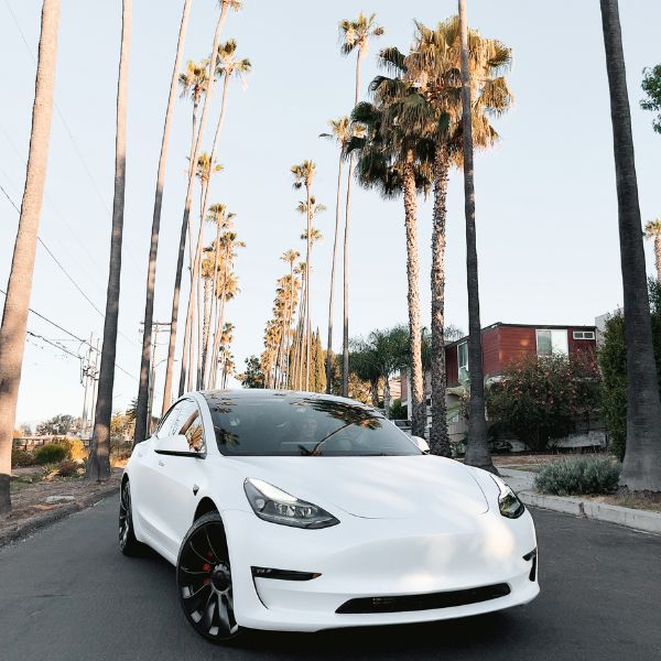 Un coche blanco