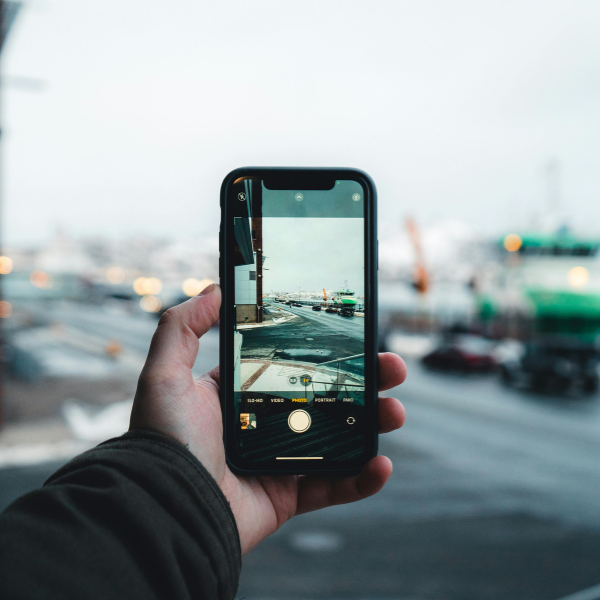 Haciendo una foto con su teléfono