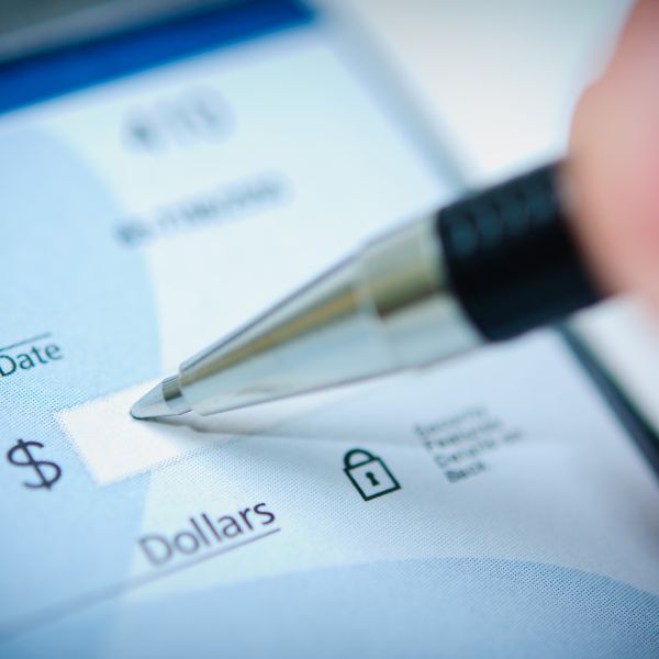 Escribiendo un cheque