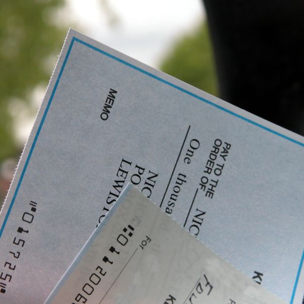 Un cheque