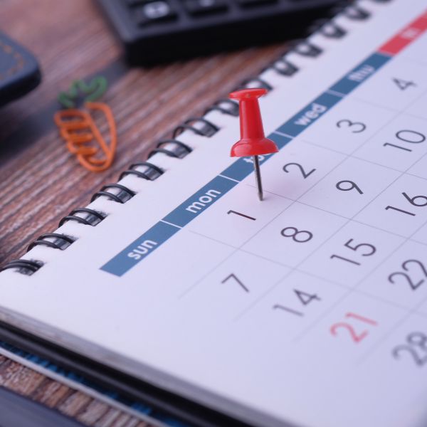 Un calendario con el día 1 marcado