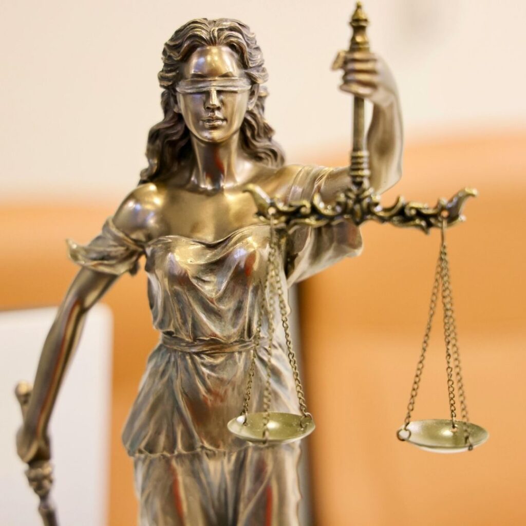 Una estatua de la diosa Justicia.