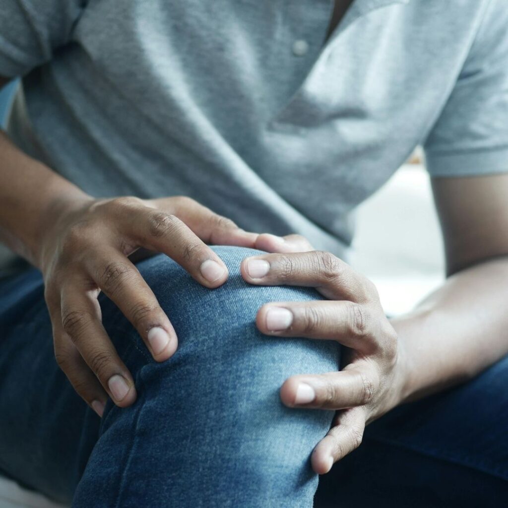 holding knee in pain 